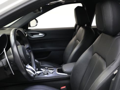Used 2022 Alfa Romeo Giulia Sprint image 13