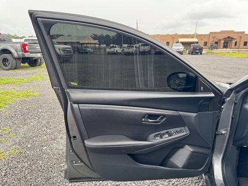 Used 2025 Nissan Sentra S FWD image 32