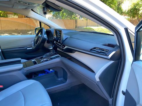 Used 2023 Toyota Sienna XLE image 57