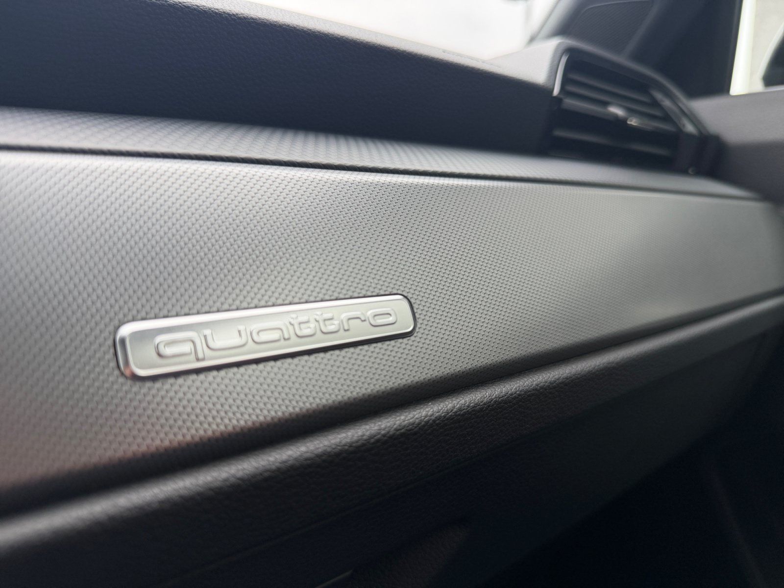 Used 2024 Audi Q3 2.0T Premium AWD/4WD image 22