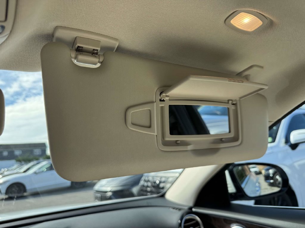 Used 2020 Mercedes-Benz E 350 4MATIC Sedan image 34