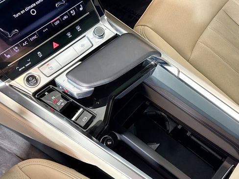 Used 2022 Audi e-tron Premium Plus w/ Premium Plus Package image 16