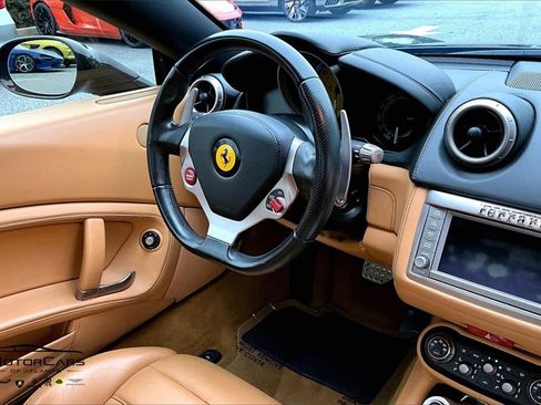 Used 2013 Ferrari California image 7