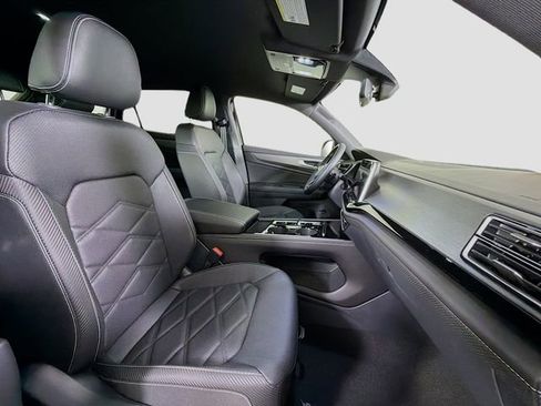 New 2026 Volkswagen Atlas Cross Sport SE FWD image 30