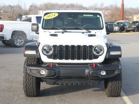 Used 2024 Jeep Wrangler Unlimited Rubicon image 2
