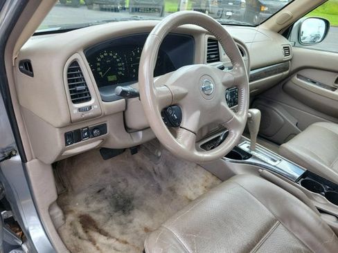 Used 2004 Nissan Pathfinder LE Platinum RWD image 3