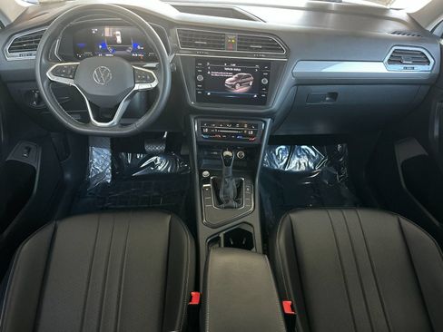 Used 2024 Volkswagen Tiguan SE FWD image 12