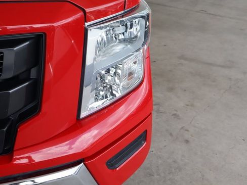 Used 2023 Nissan Titan SV image 10