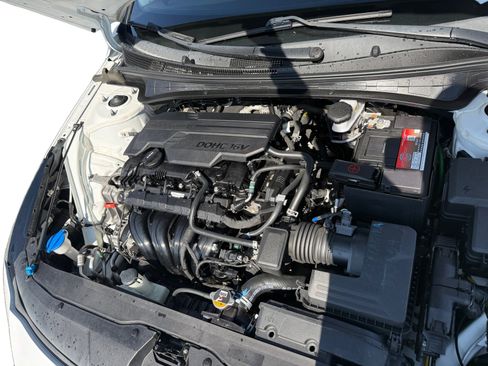 Used 2021 Hyundai Elantra Limited FWD image 12