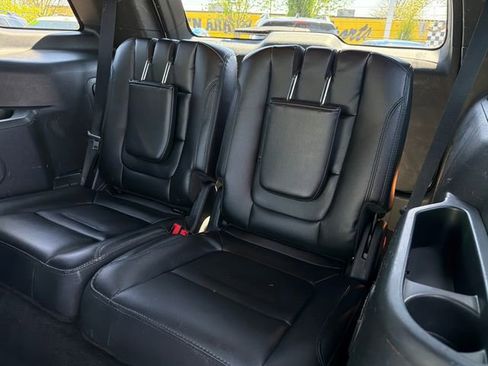 Used 2017 Ford Explorer XLT w/ Equipment Group 202A FWD image 20