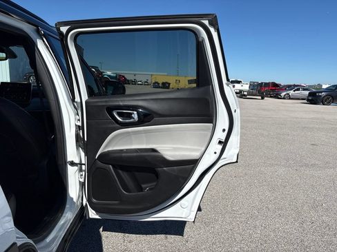 Used 2025 Jeep Compass Limited AWD/4WD image 24