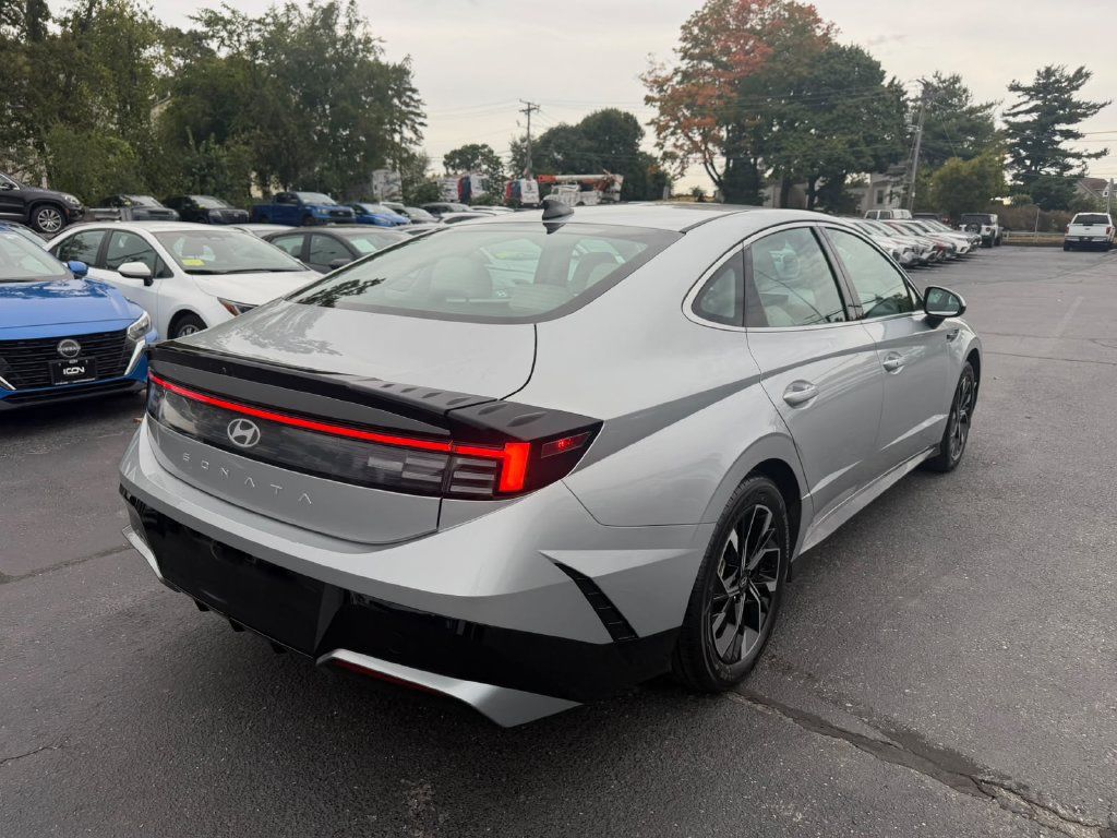 Used 2024 Hyundai Sonata SEL FWD image 5