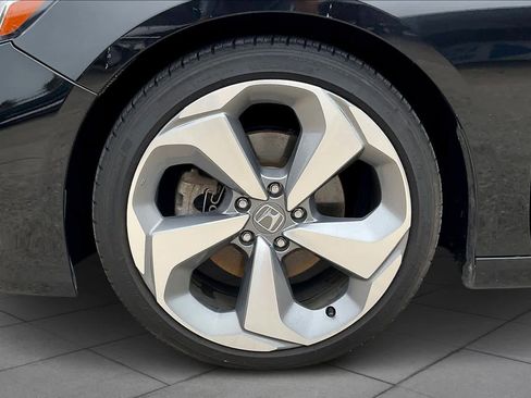 Used 2018 Honda Accord Touring image 10