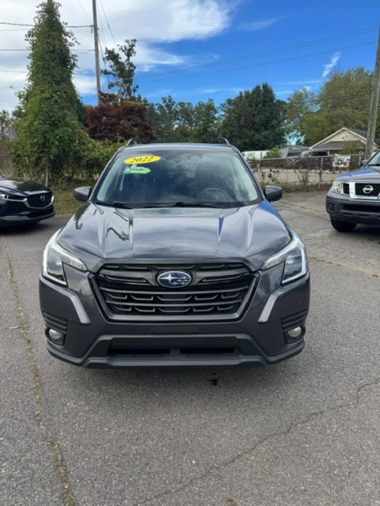 Used 2022 Subaru Forester Premium AWD/4WD image 2