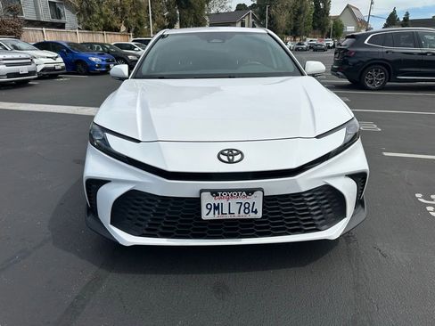 Used 2025 Toyota Camry SE w/ Convenience Package image 5