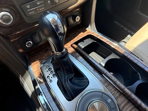 Used 2018 Nissan Armada Platinum w/ Interior Lighting Package RWD image 21