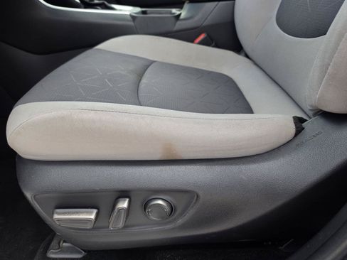 Used 2021 Toyota RAV4 XLE FWD image 14