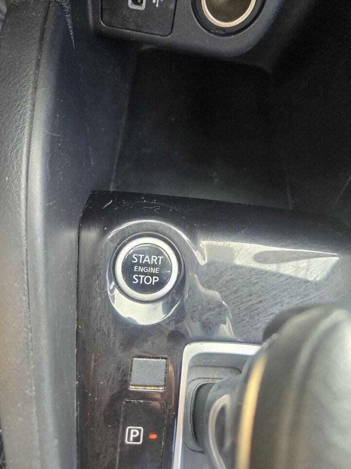 Used 2021 Nissan Versa SV FWD image 40