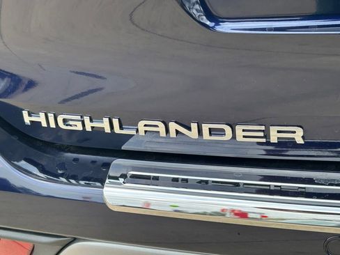 New 2026 Toyota Highlander Platinum AWD/4WD image 13