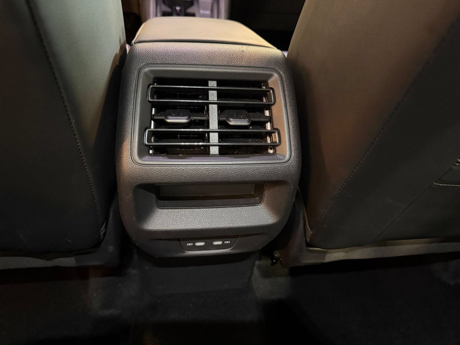 Used 2026 Volkswagen Tiguan SE FWD image 24