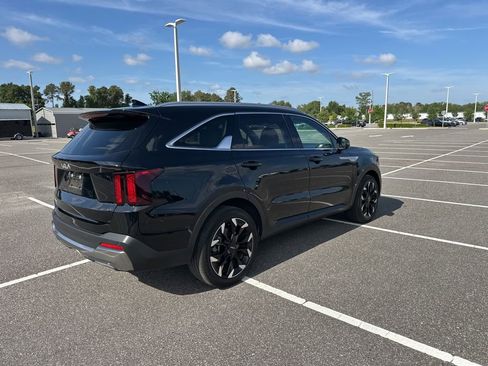 Certified 2025 Kia Sorento EX w/ Panoramic Sunroof Package FWD image 6