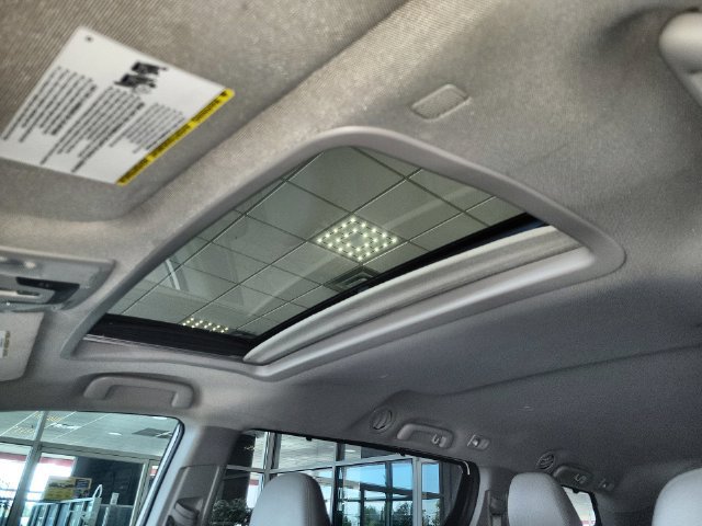 Used 2020 Toyota Sienna XLE w/ XLE Navigation Package FWD image 22
