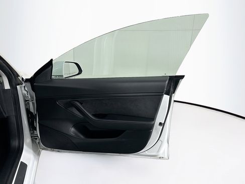 Used 2020 Tesla Model 3 Standard Range Plus image 31