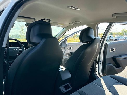 New 2025 Kia K4 LXS image 6