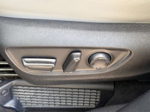 Used 2025 Toyota Sienna XLE FWD image 22