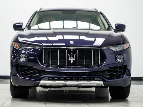 Used 2017 Maserati Levante w/ Luxury Package AWD/4WD image 7