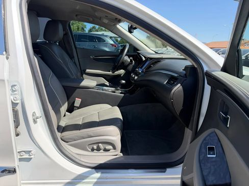 Used 2015 Chevrolet Impala LTZ FWD image 28