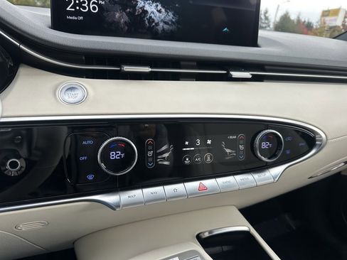 Used 2025 Genesis Electrified GV70 Advanced image 24