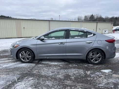 Used 2017 Hyundai Elantra SE image 9