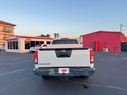 Used 2014 Nissan Frontier S RWD image 5