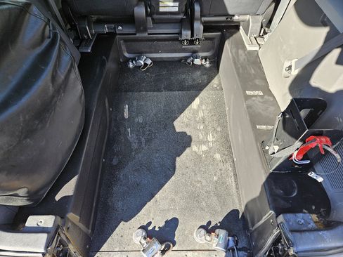 Used 2016 Toyota Sienna L image 16