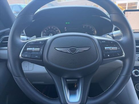 Used 2025 Genesis G70 2.5T image 9