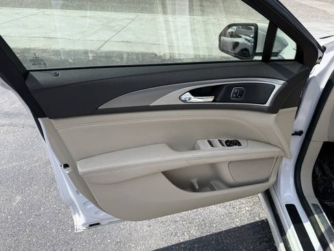 Used 2017 Lincoln MKZ Premiere FWD image 18