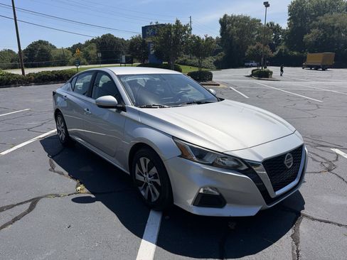 Used 2019 Nissan Altima 2.5 S FWD image 3