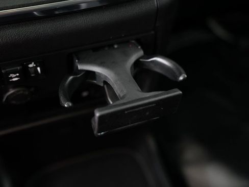 Used 2019 Toyota Sienna Limited Premium image 30