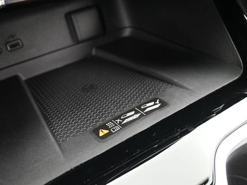 Used 2025 Chevrolet Traverse LT w/ Midnight/Sport Edition image 33