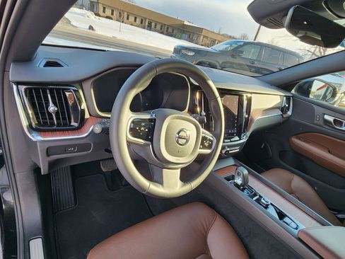 Used 2025 Volvo V60 B5 Cross Country Plus image 40