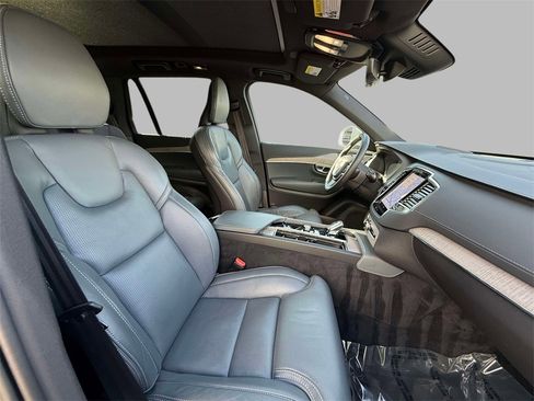 Used 2023 Volvo XC90 B6 Ultimate w/ Protection Package Premier image 14