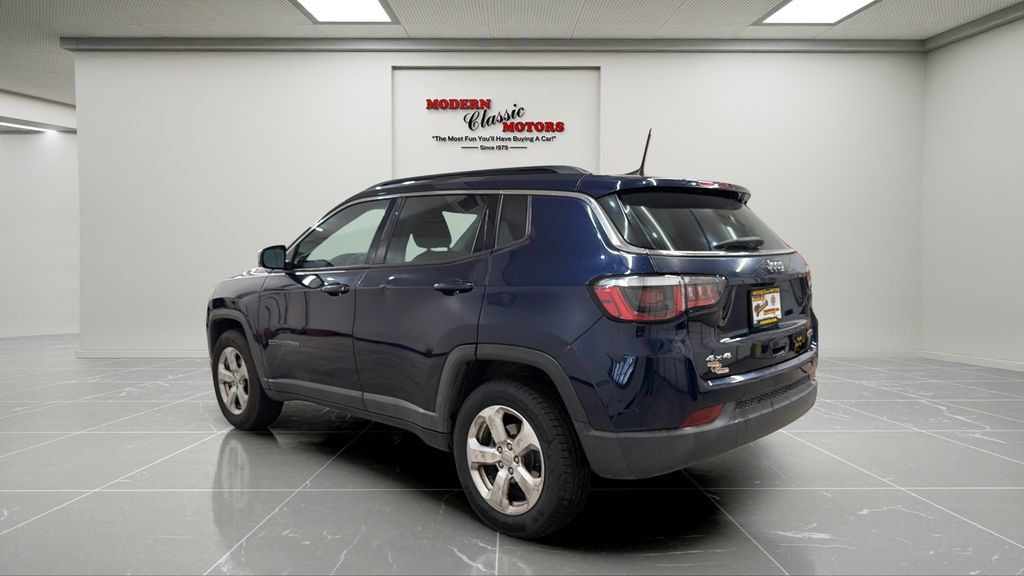 Used 2018 Jeep Compass Latitude w/ Popular Equipment Group AWD/4WD image 3