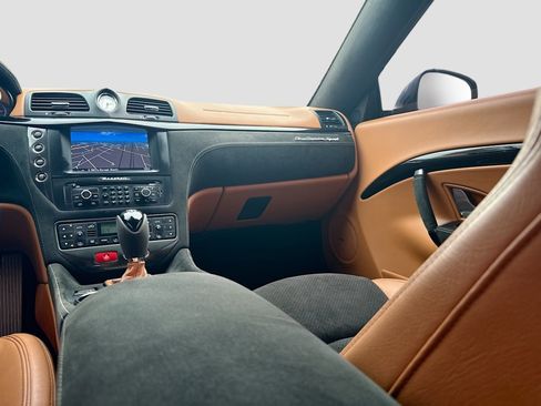 Used 2015 Maserati GranTurismo MC image 23