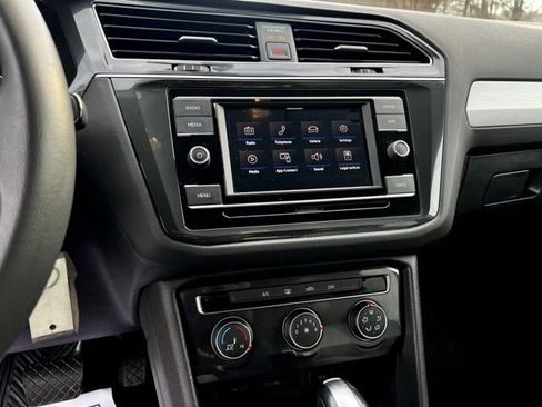Used 2020 Volkswagen Tiguan S image 40