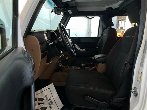 Used 2016 Jeep Wrangler Unlimited Rubicon w/ Connectivity Group image 10