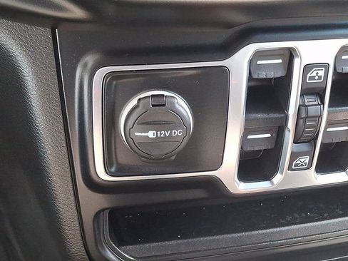 Used 2022 Jeep Wrangler Unlimited Sahara w/ LED Lighting Group AWD/4WD image 24