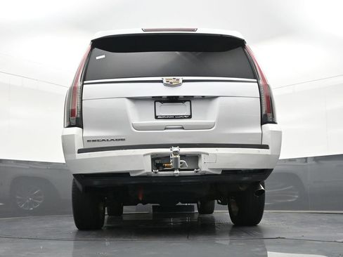 Used 2019 Cadillac Escalade ESV Premium Luxury RWD image 30