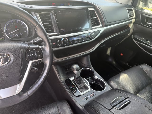 Used 2019 Toyota Highlander Limited Platinum AWD/4WD image 29