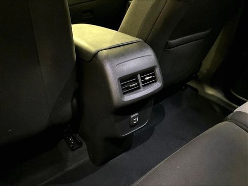 Used 2023 Chevrolet Equinox LS image 28